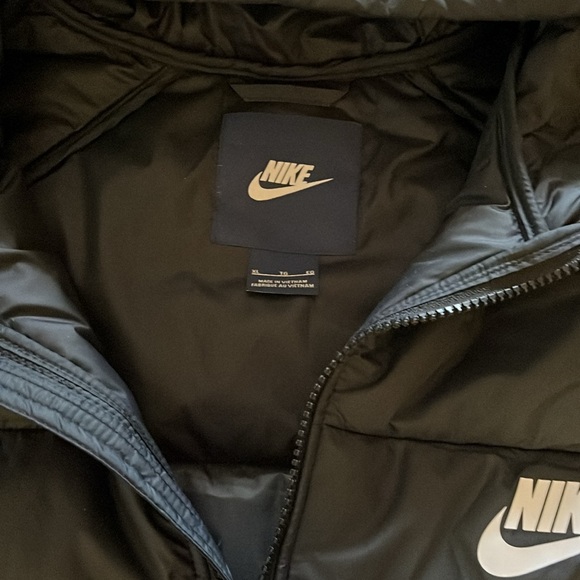 NIKE MENS XL. ZONED INSULATION JACKET BLACK with hood.  NWT - Picture 4 of 9